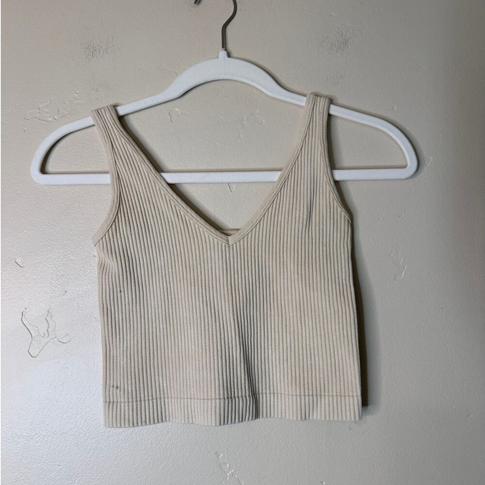 Aura Women's Small/Medium Cream Ribbed V-Neck Sleeveless Cropped Shirt